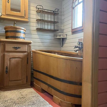 Гостьовий будинок Roulotte En Bois Sud France Le Soler Екстер'єр фото